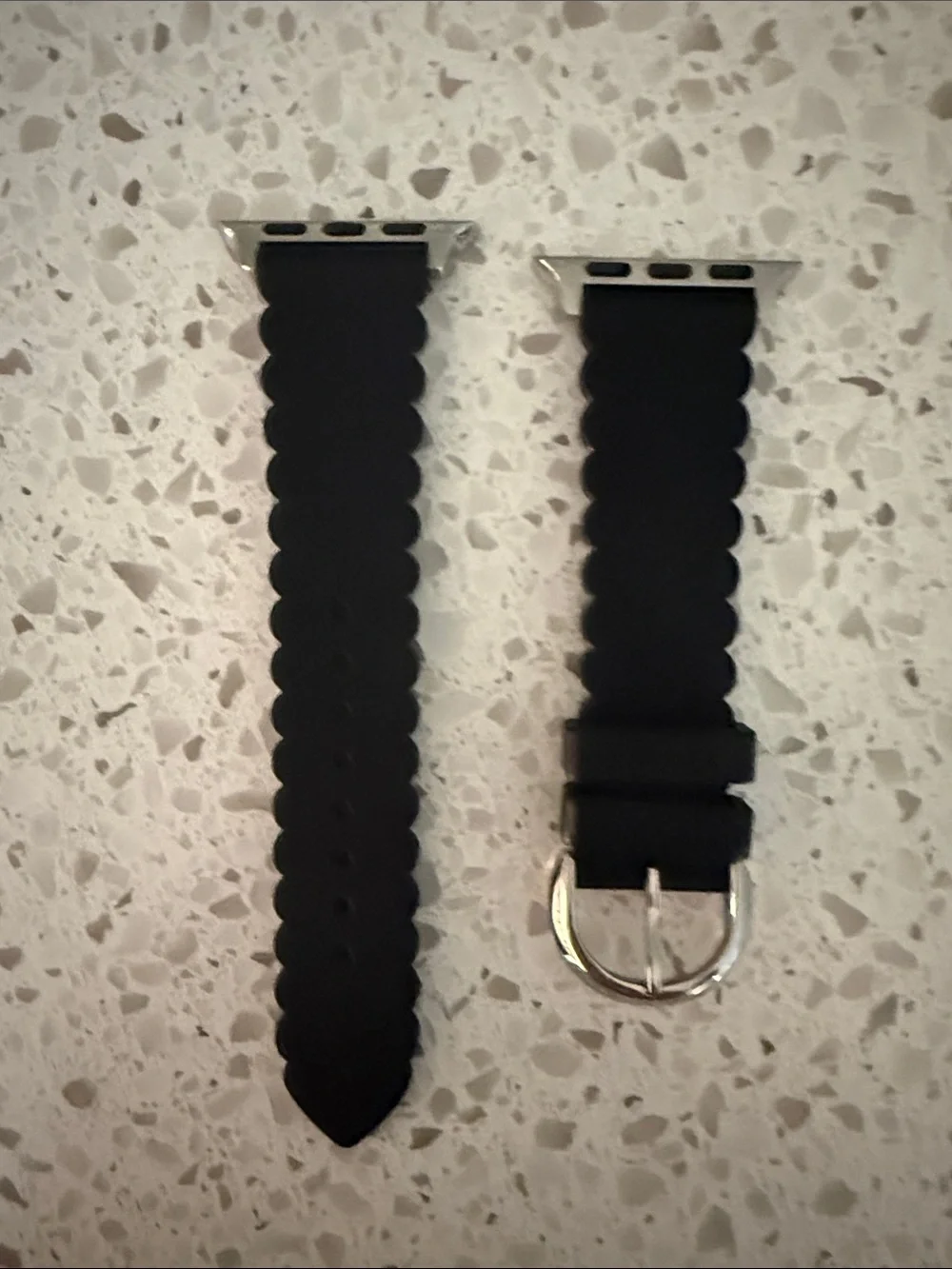 Kate spade Apple Watch 38/40 mm Silicone Band, Black Scallop, EUC